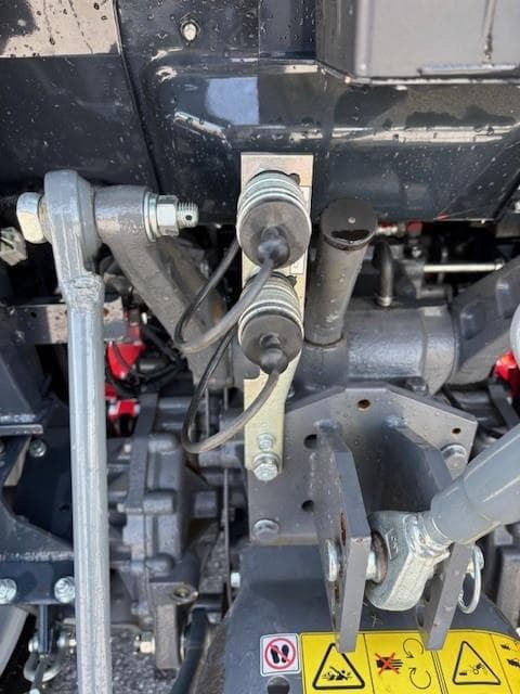 Image of Massey Ferguson 1840M equipment image 4