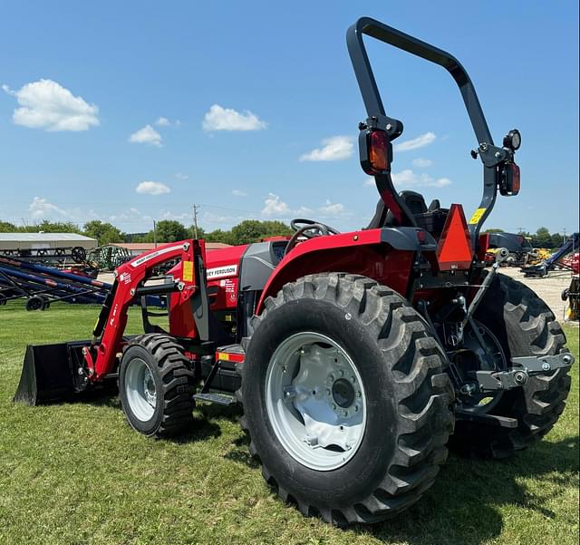 Image of Massey Ferguson 1840M equipment image 2