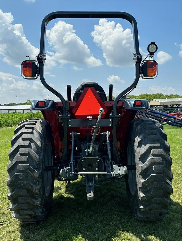 Image of Massey Ferguson 1840M equipment image 4