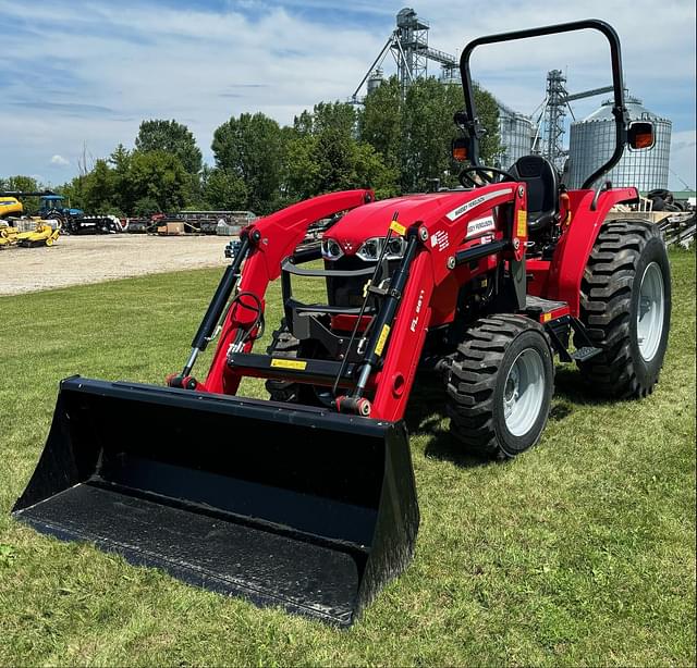 Image of Massey Ferguson 1840M equipment image 1