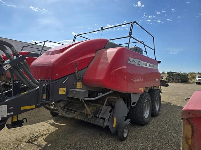 Image of Massey Ferguson LB2234XD equipment image 4