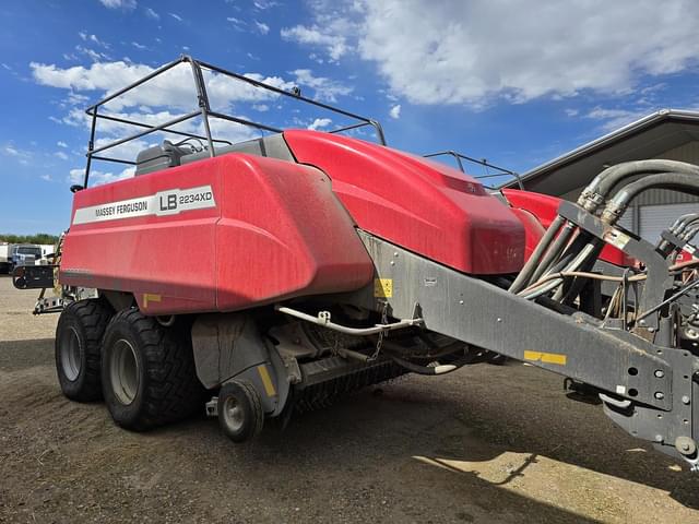 Image of Massey Ferguson LB2234XD equipment image 4