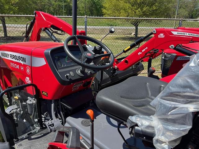 Image of Massey Ferguson 2604H equipment image 4