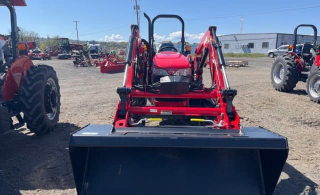 Image of Massey Ferguson 2604H equipment image 2