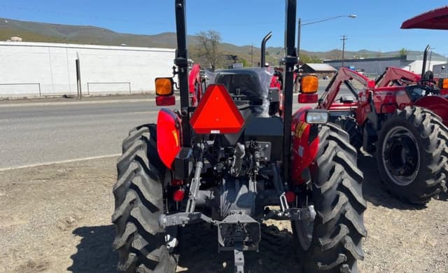 Image of Massey Ferguson 2604H equipment image 3