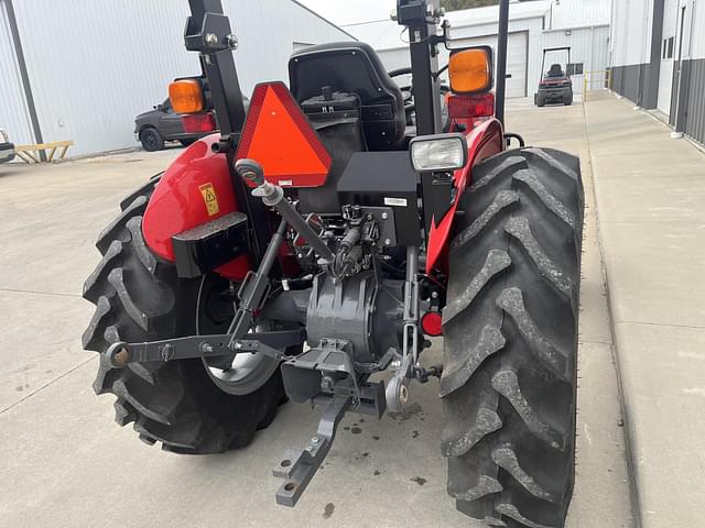 Image of Massey Ferguson 2604H equipment image 3