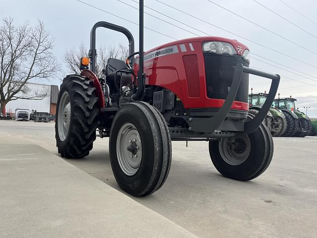 Image of Massey Ferguson 2604H equipment image 2