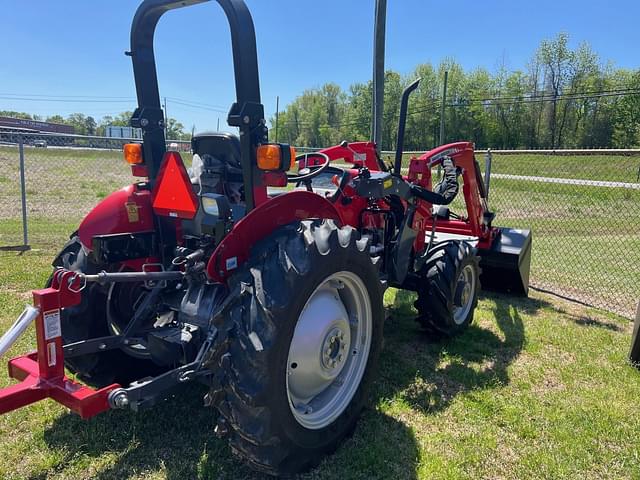 Image of Massey Ferguson 2604H equipment image 3