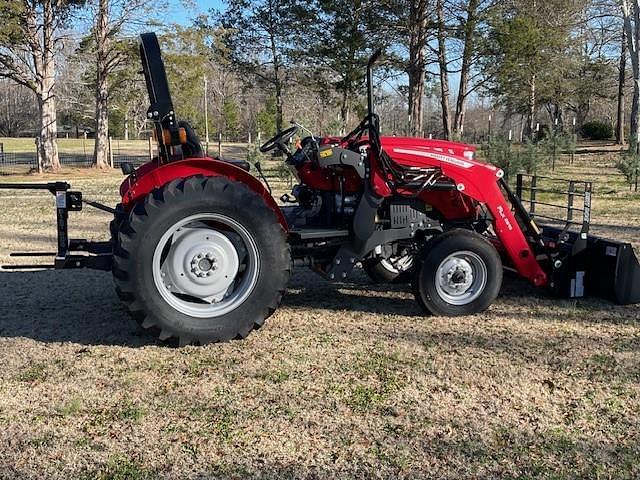 Image of Massey Ferguson 2605H equipment image 2