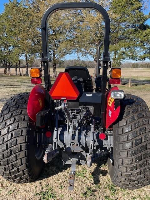 Image of Massey Ferguson 2605H equipment image 3