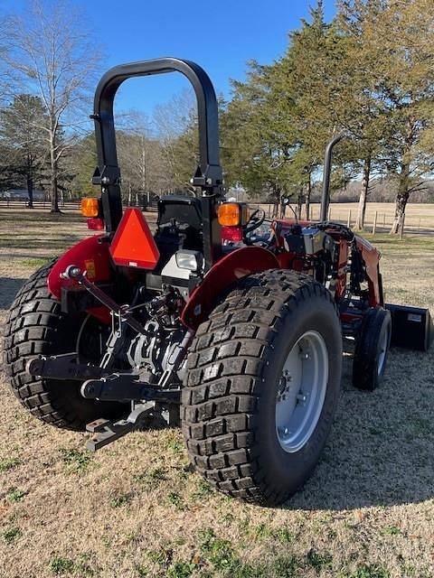 Image of Massey Ferguson 2605H equipment image 2