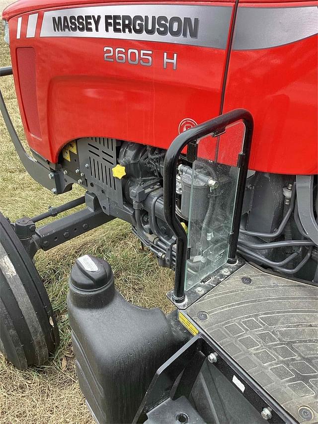 Image of Massey Ferguson 2605H equipment image 3