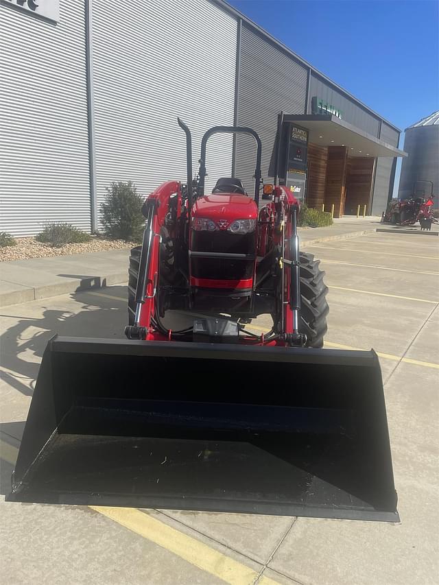 Image of Massey Ferguson 2605H equipment image 1