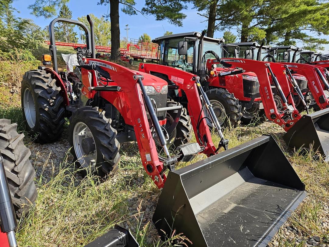 Image of Massey Ferguson 2607H Image 0