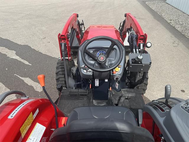 Image of Massey Ferguson 2850E equipment image 4