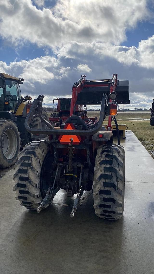 Image of Massey Ferguson 2850M equipment image 2