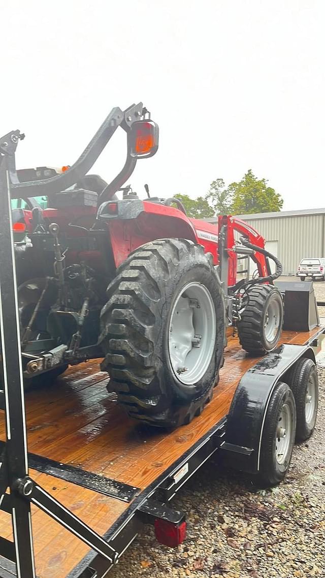 Image of Massey Ferguson 2850M equipment image 2