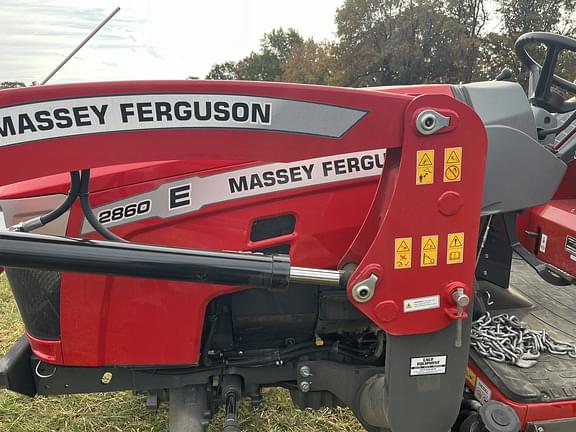 Image of Massey Ferguson 2860E equipment image 3