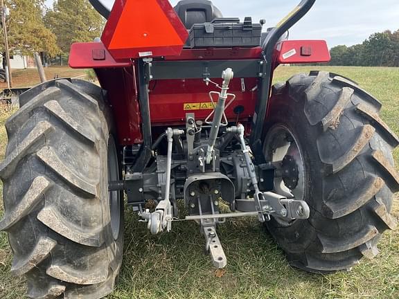 Image of Massey Ferguson 2860E equipment image 2