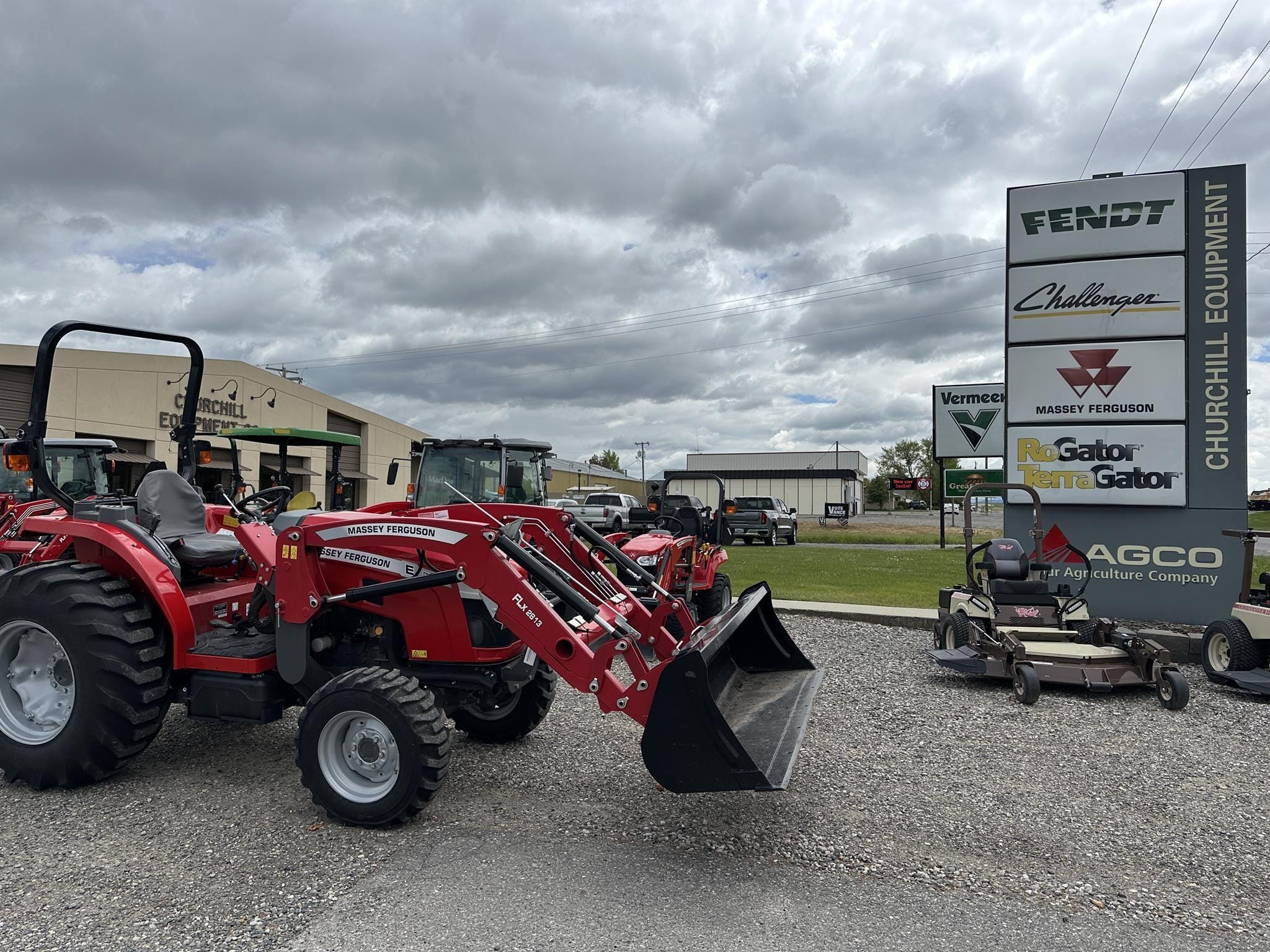 2023 Massey Ferguson 2860E Equipment Image0