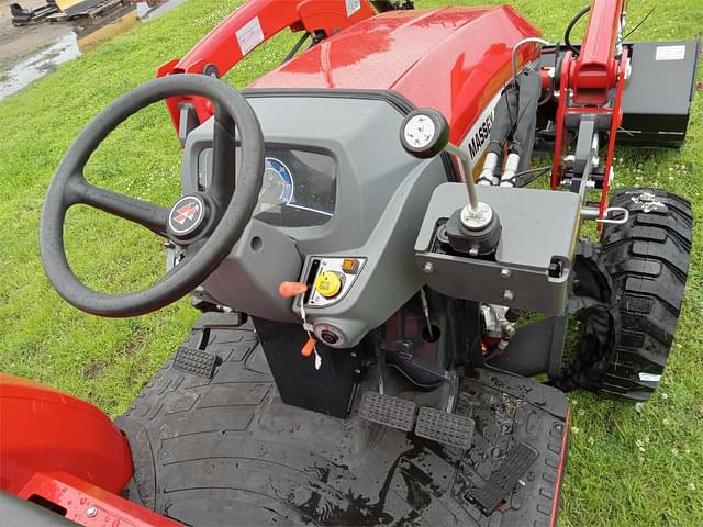 Image of Massey Ferguson 2860E equipment image 3