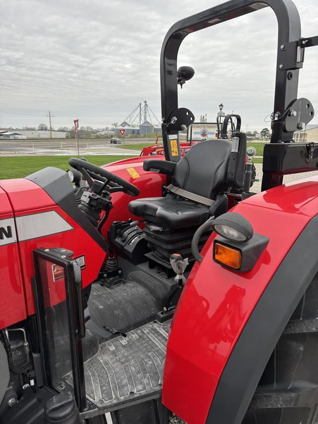 Image of Massey Ferguson 4707 equipment image 4