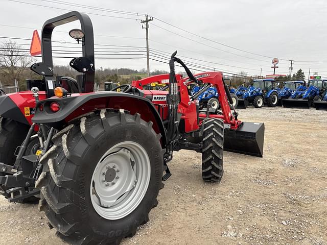 Image of Massey Ferguson 4707 equipment image 2