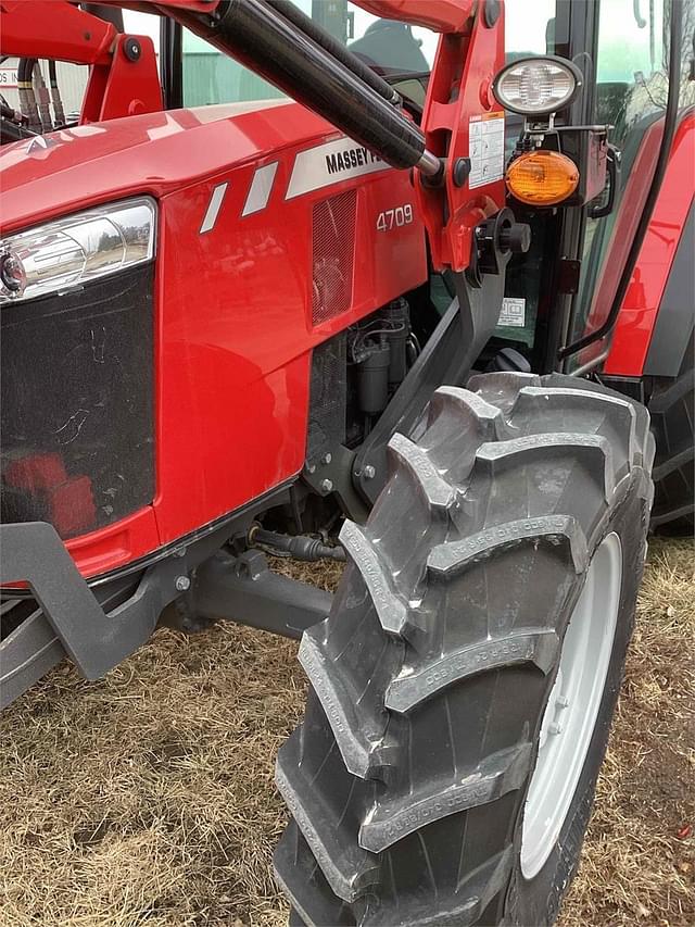 Image of Massey Ferguson 4709 equipment image 3