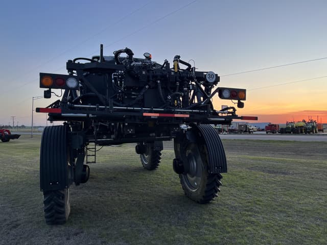 Image of Massey Ferguson 530R equipment image 3