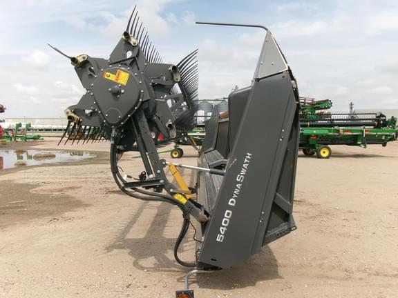 Image of Massey Ferguson 5400 equipment image 4