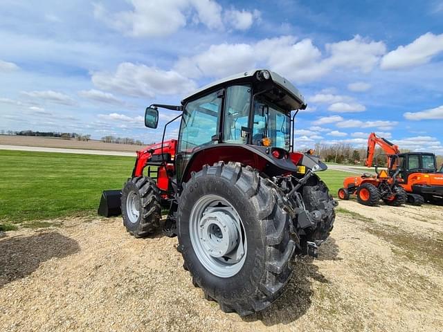 Image of Massey Ferguson 5711D equipment image 3