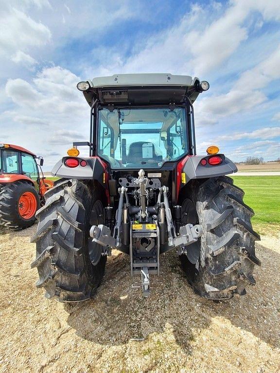 Image of Massey Ferguson 5711D equipment image 2