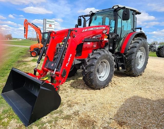 Image of Massey Ferguson 5711D equipment image 2