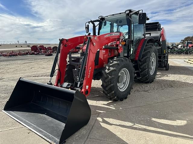 Image of Massey Ferguson 5711D equipment image 2