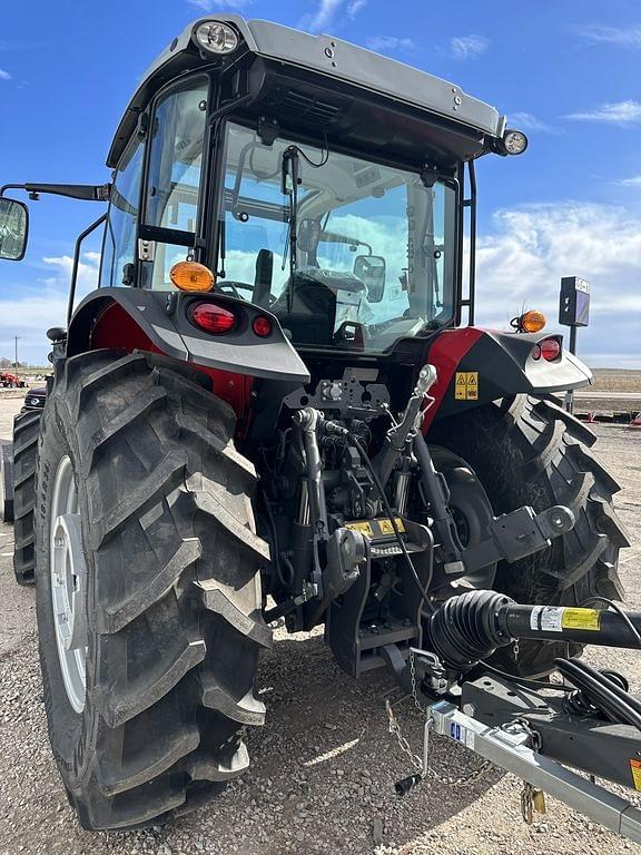 Image of Massey Ferguson 5711D equipment image 4