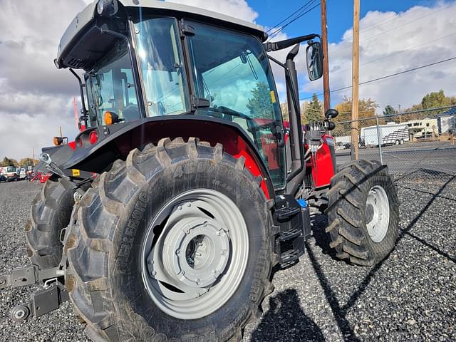 Image of Massey Ferguson 5711 equipment image 1