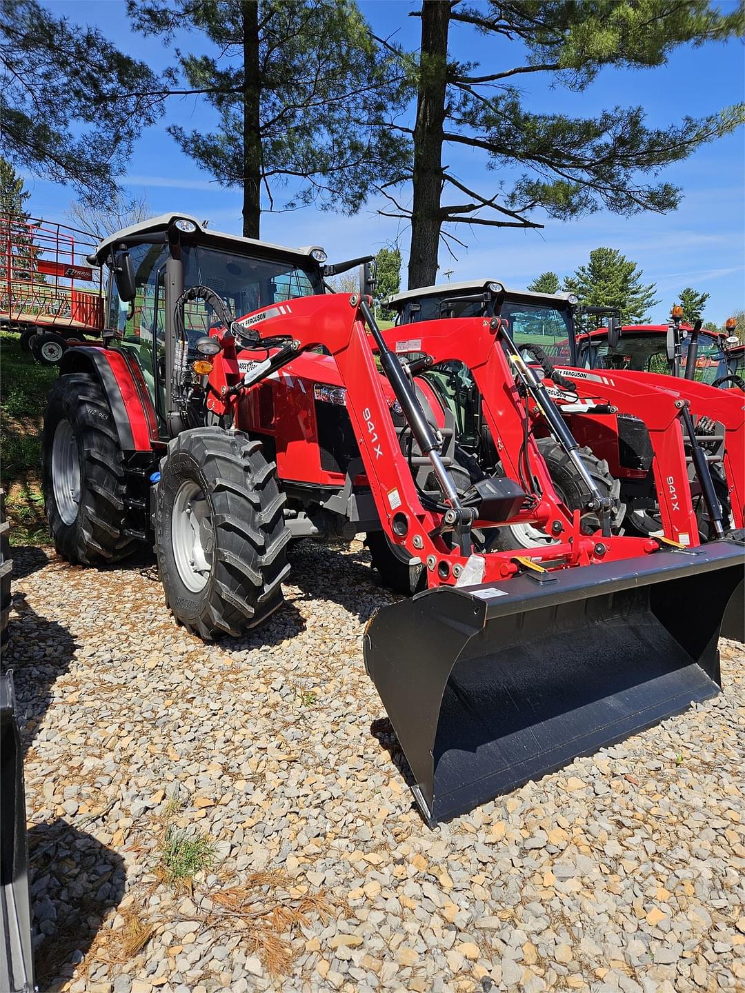 Image of Massey Ferguson 5711 Image 0