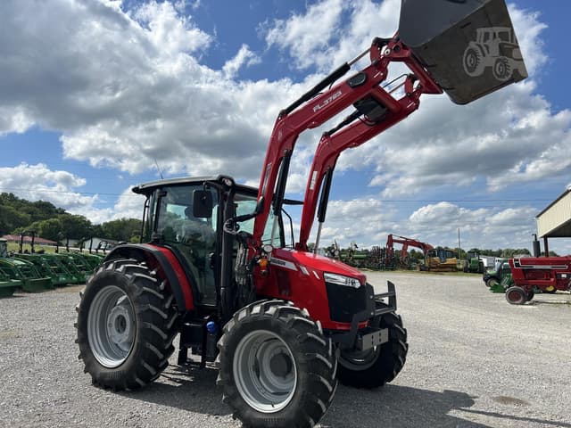 Image of Massey Ferguson 5711 equipment image 3