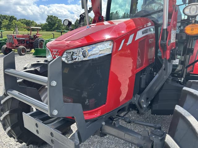 Image of Massey Ferguson 5711 equipment image 1