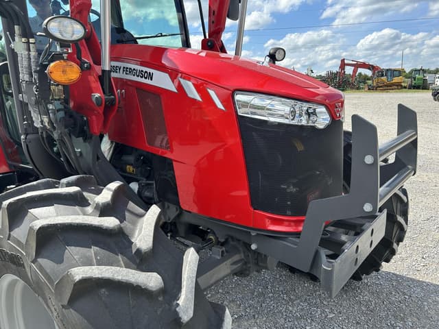 Image of Massey Ferguson 5711 equipment image 2