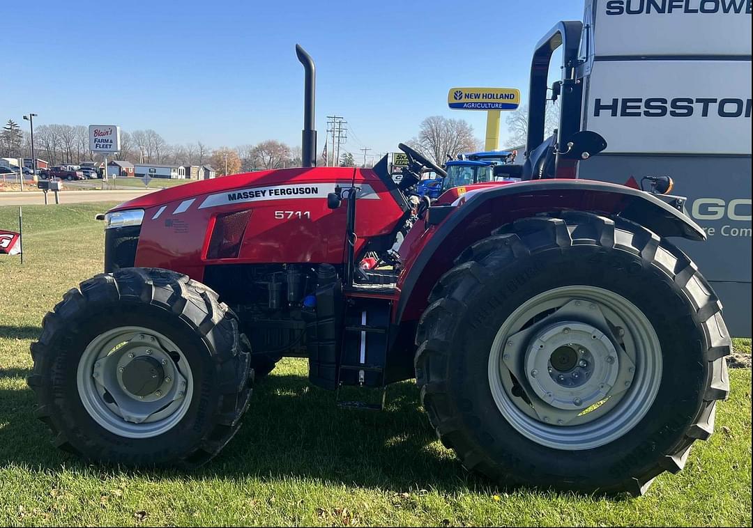 Image of Massey Ferguson 5711 Image 1