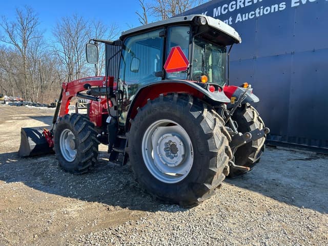 Image of Massey Ferguson 5711 equipment image 1