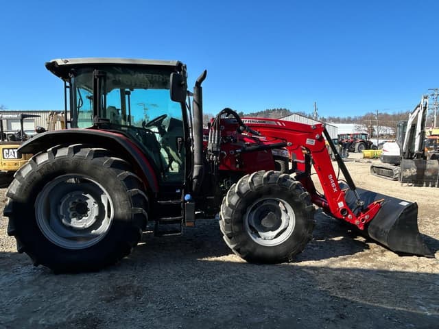 Image of Massey Ferguson 5711 equipment image 4