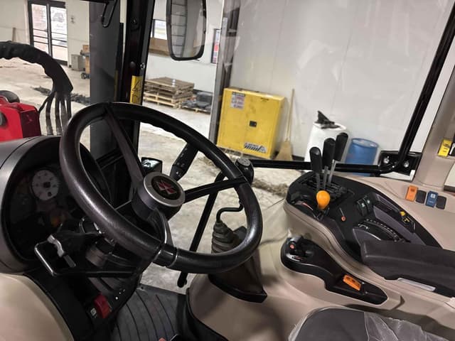 Image of Massey Ferguson 5711 equipment image 3