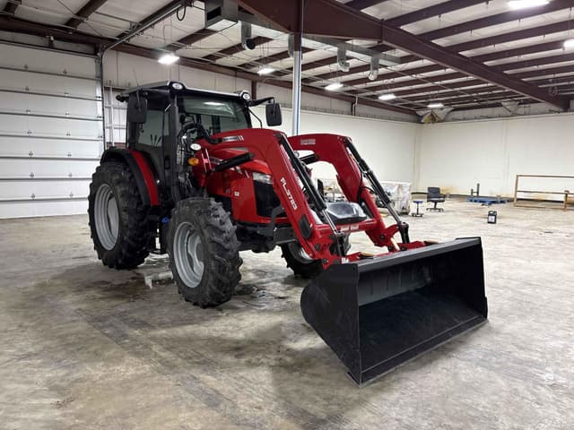 Image of Massey Ferguson 5711 equipment image 4