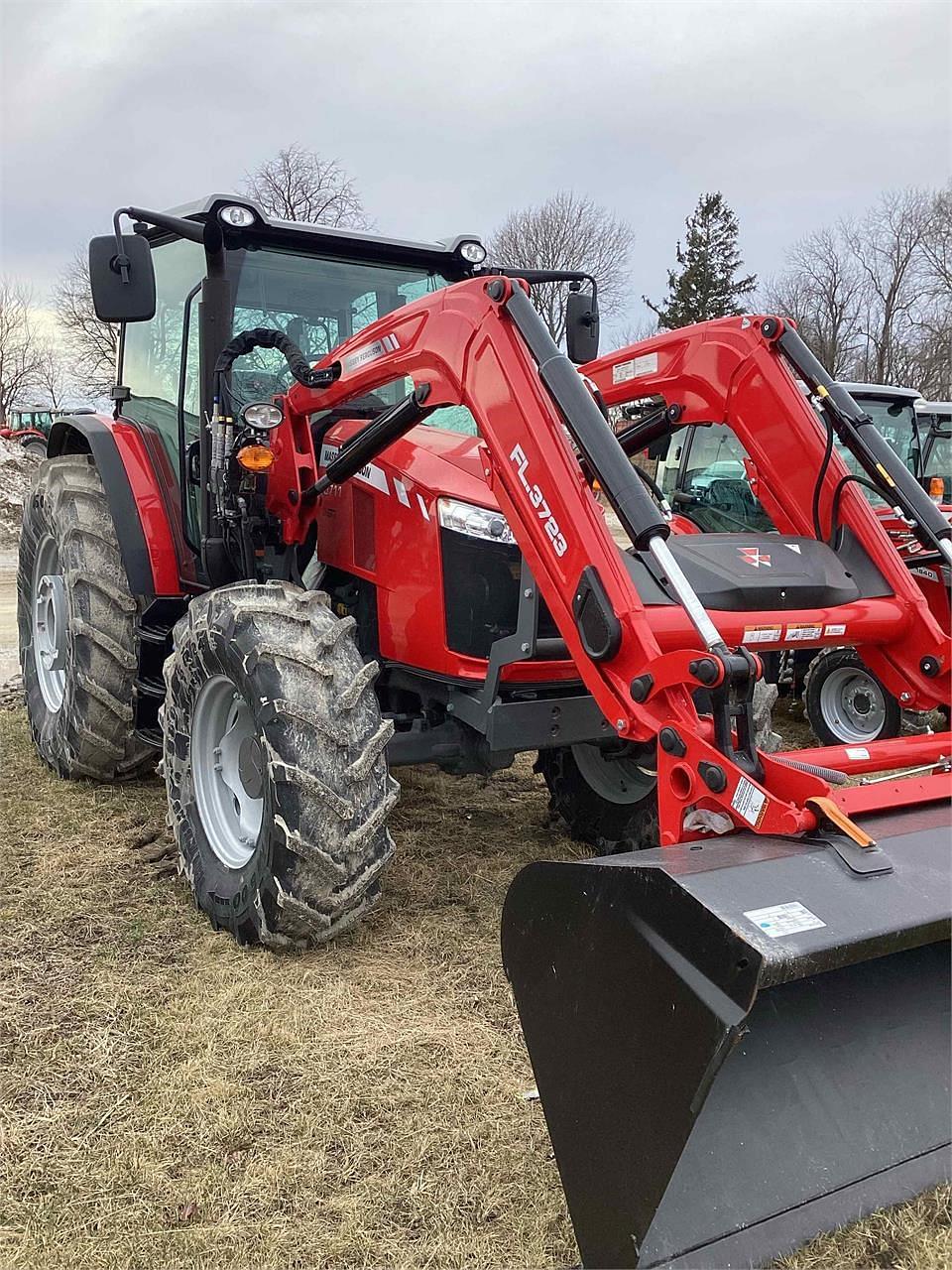 Image of Massey Ferguson 5711 Primary image