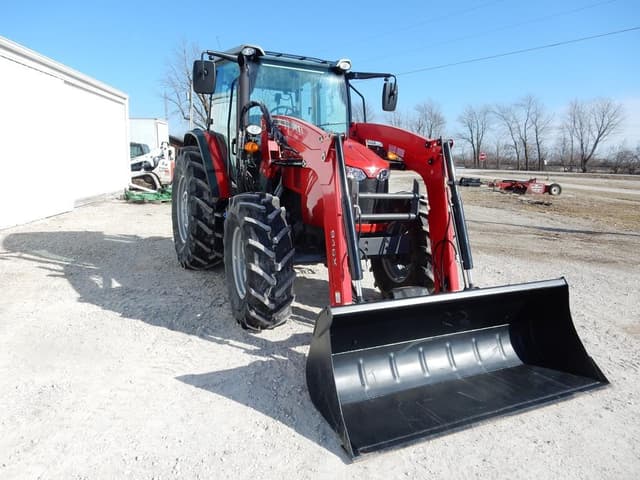 Image of Massey Ferguson 5711 equipment image 3