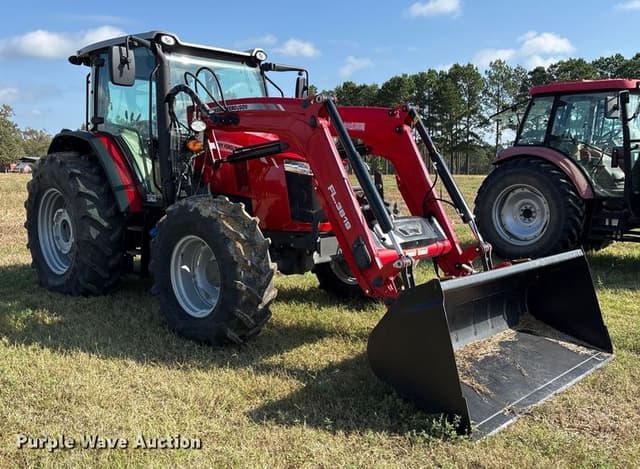 Image of Massey Ferguson 5711 equipment image 2