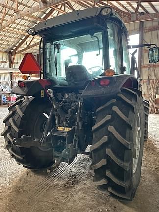 Image of Massey Ferguson 5711 equipment image 3