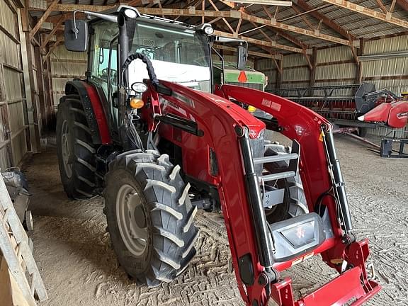 Image of Massey Ferguson 5711 equipment image 2
